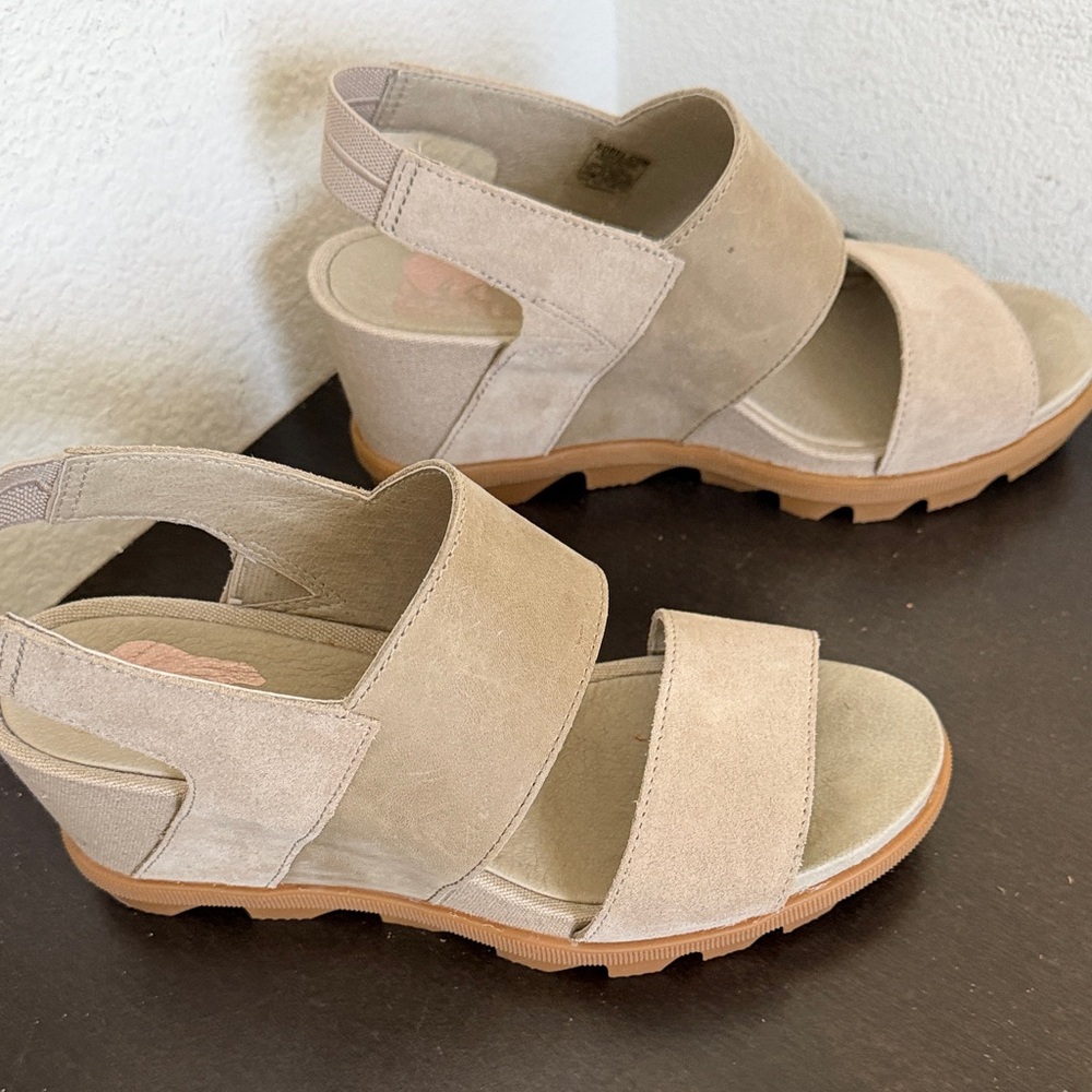 Sorel Women's Beige/Taupe Suede Slingback Wedge Sandals. - Picture 9 of 10